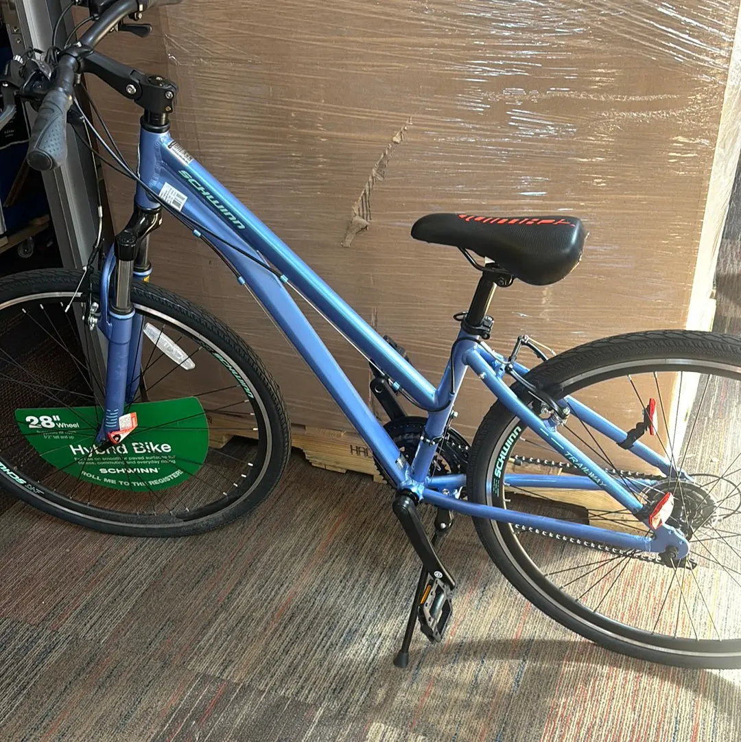 Schwinn Trailway 700C/28" Hybrid
Bike - Blue 1
