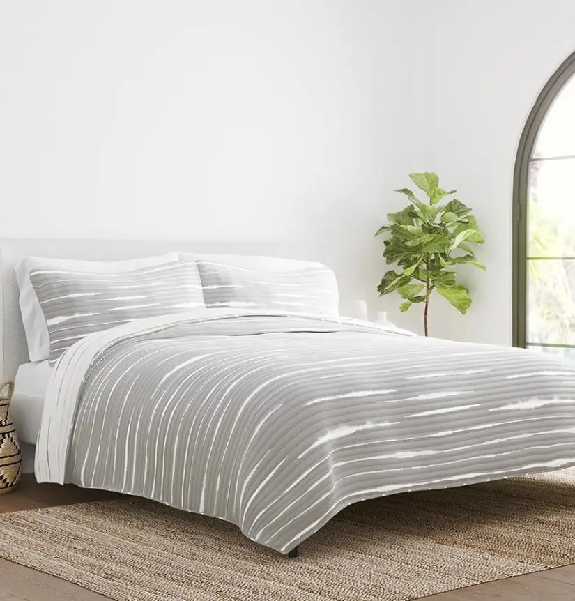 Noble Linens Light Gray 3 Piece Horizon Lines Reversible Microfiber Quilt Set, King / Calking 1