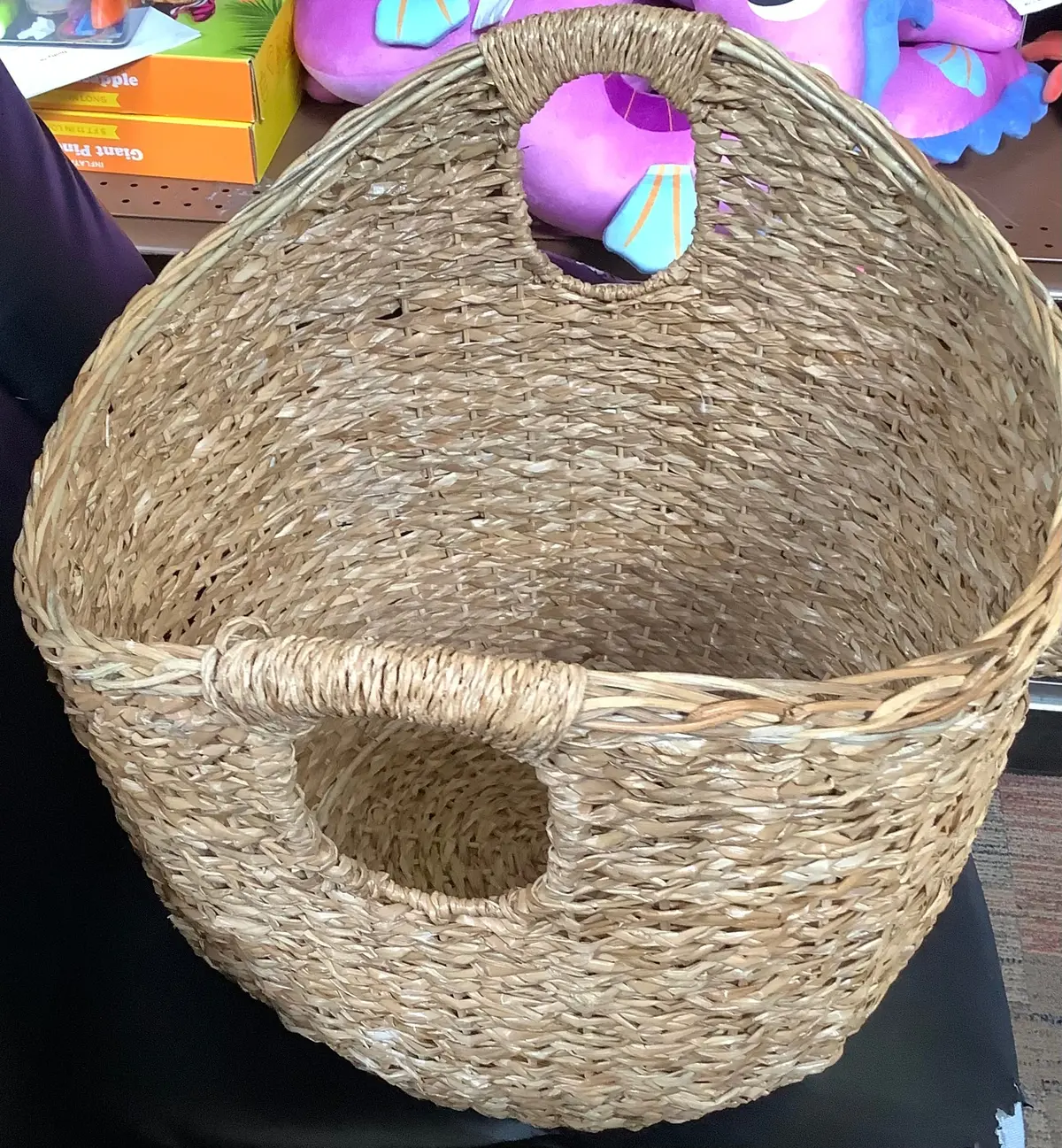 Large Round Braided Seagrass Basket 1