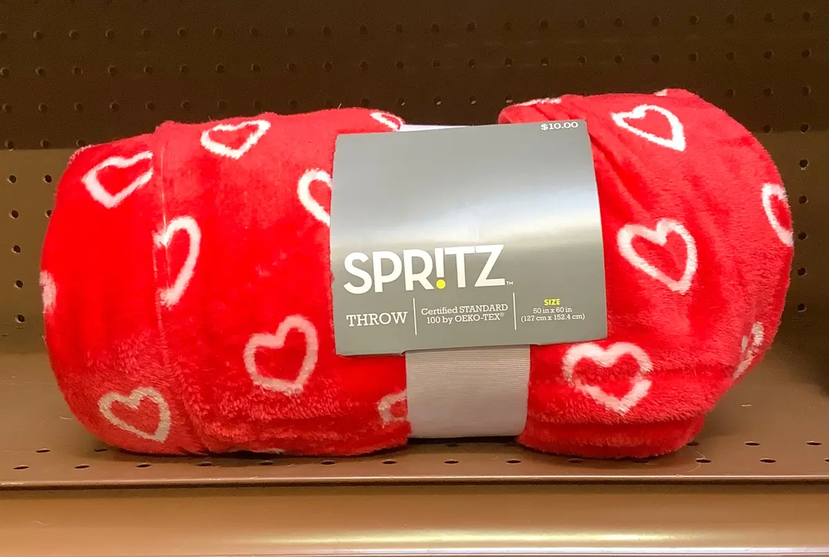 Heart Printed Plush Valentine's Day Throw Blanket 1