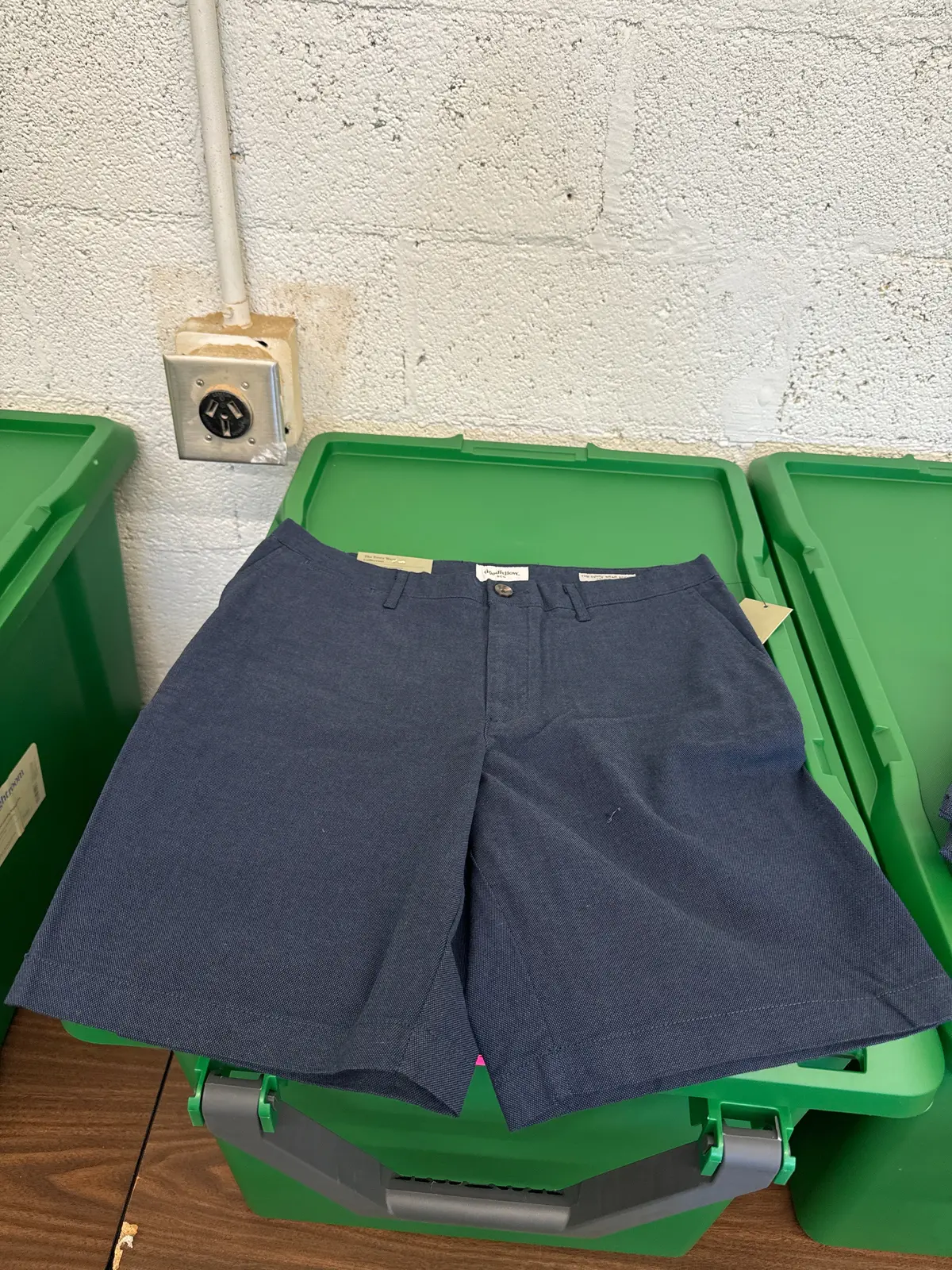Mens 9.0” Inseam Flat-Front Shorts-32 1