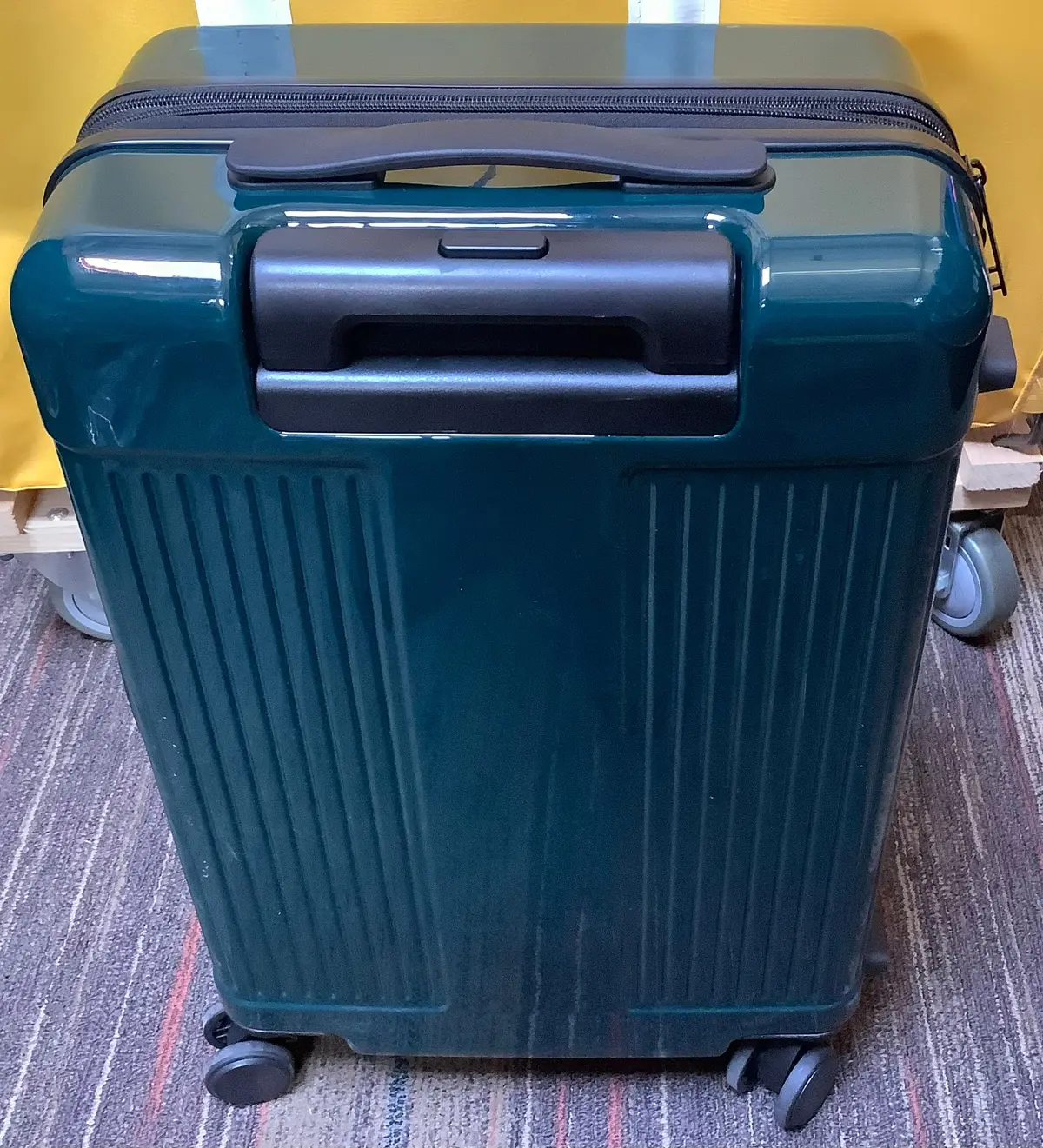 Wndr Ln Hardside Expandable Carry On Expandable
Spinner Suitcase - Black Forest 1