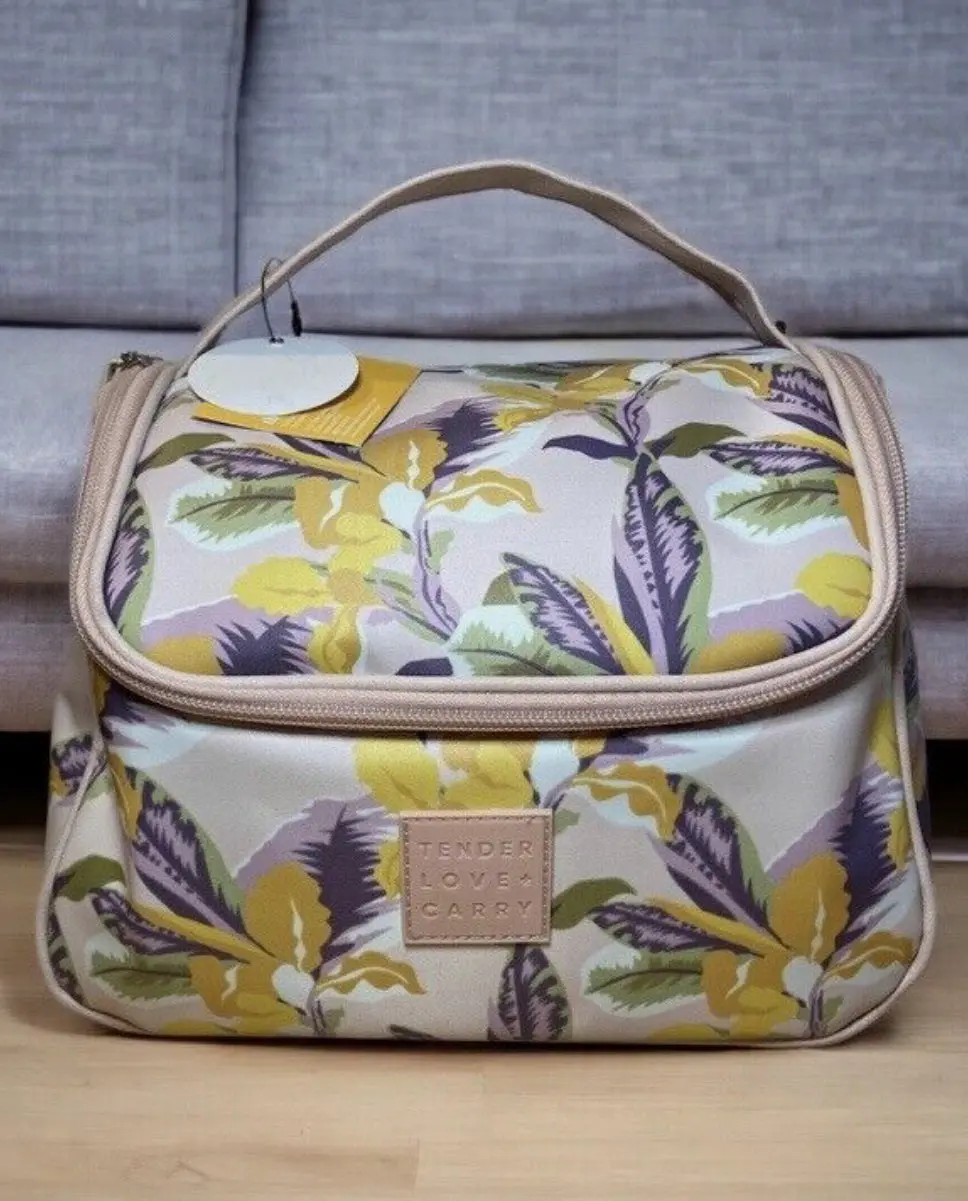 Tender Love + Carry Floral Hanging Washbag Cosmestic Case 1