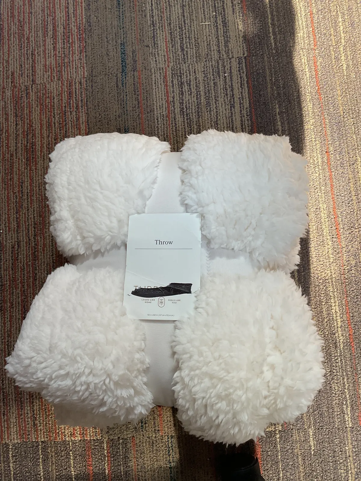 Long Faux Fur Throw Blanket Off-White 1