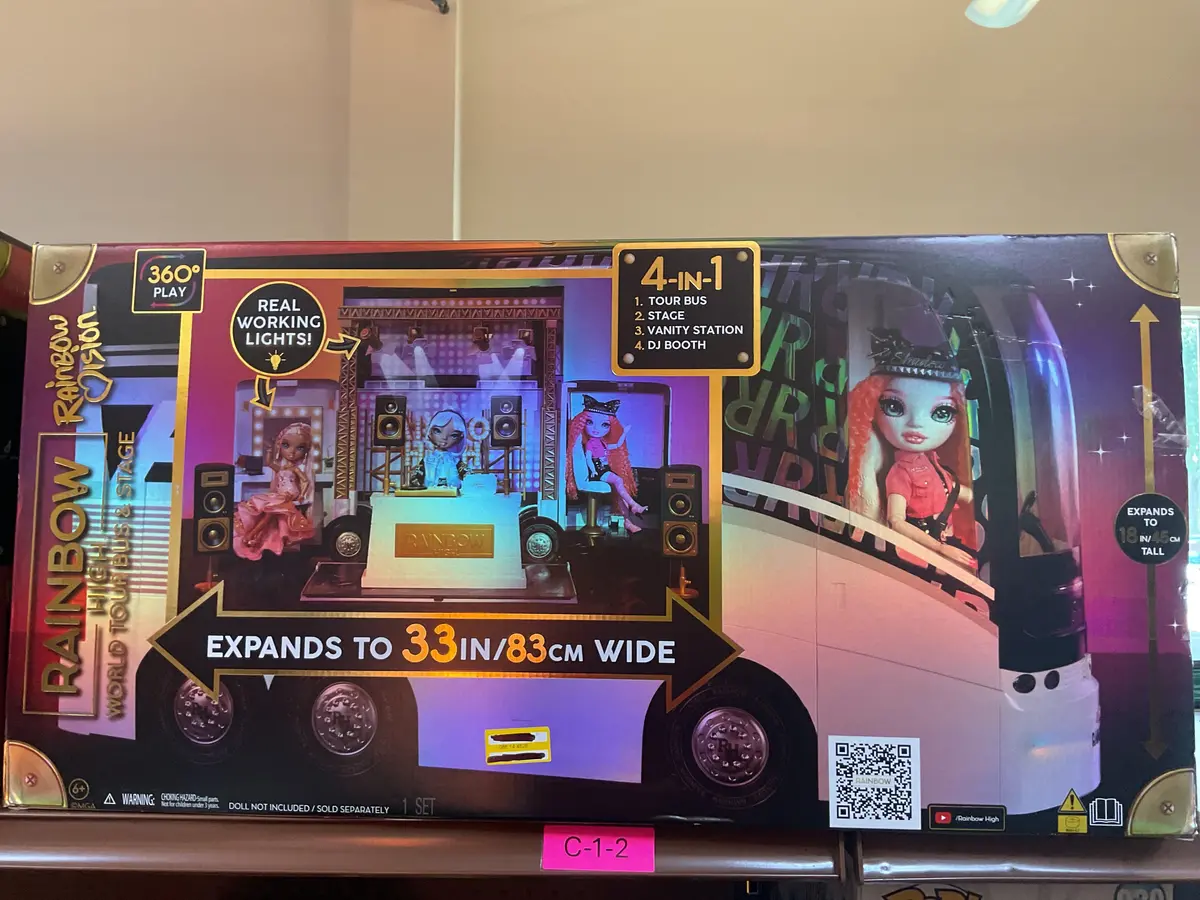 Rainbow High Rainbow Vision World Tour Bus & Stage 4-In-1
Deluxe Playset 1