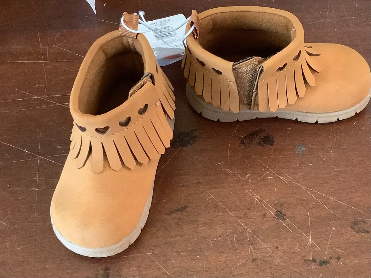 Kids Brown Boots With Hearts Size 4 1
