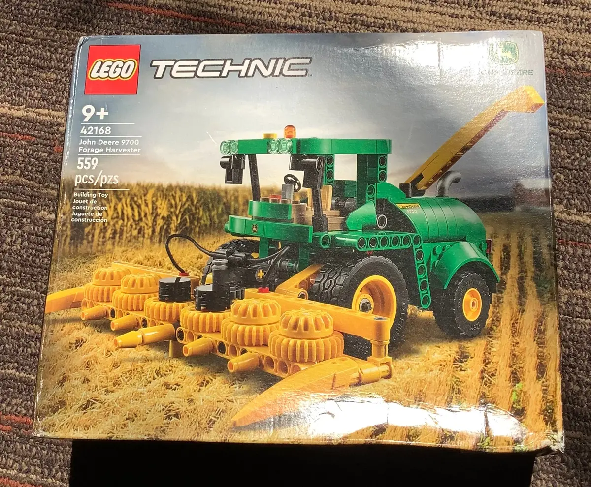 Broken Seal - Lego Technic John Deere 9700 Forage Harvester Farm
Toy 42168, Damaged Box, As Is 1