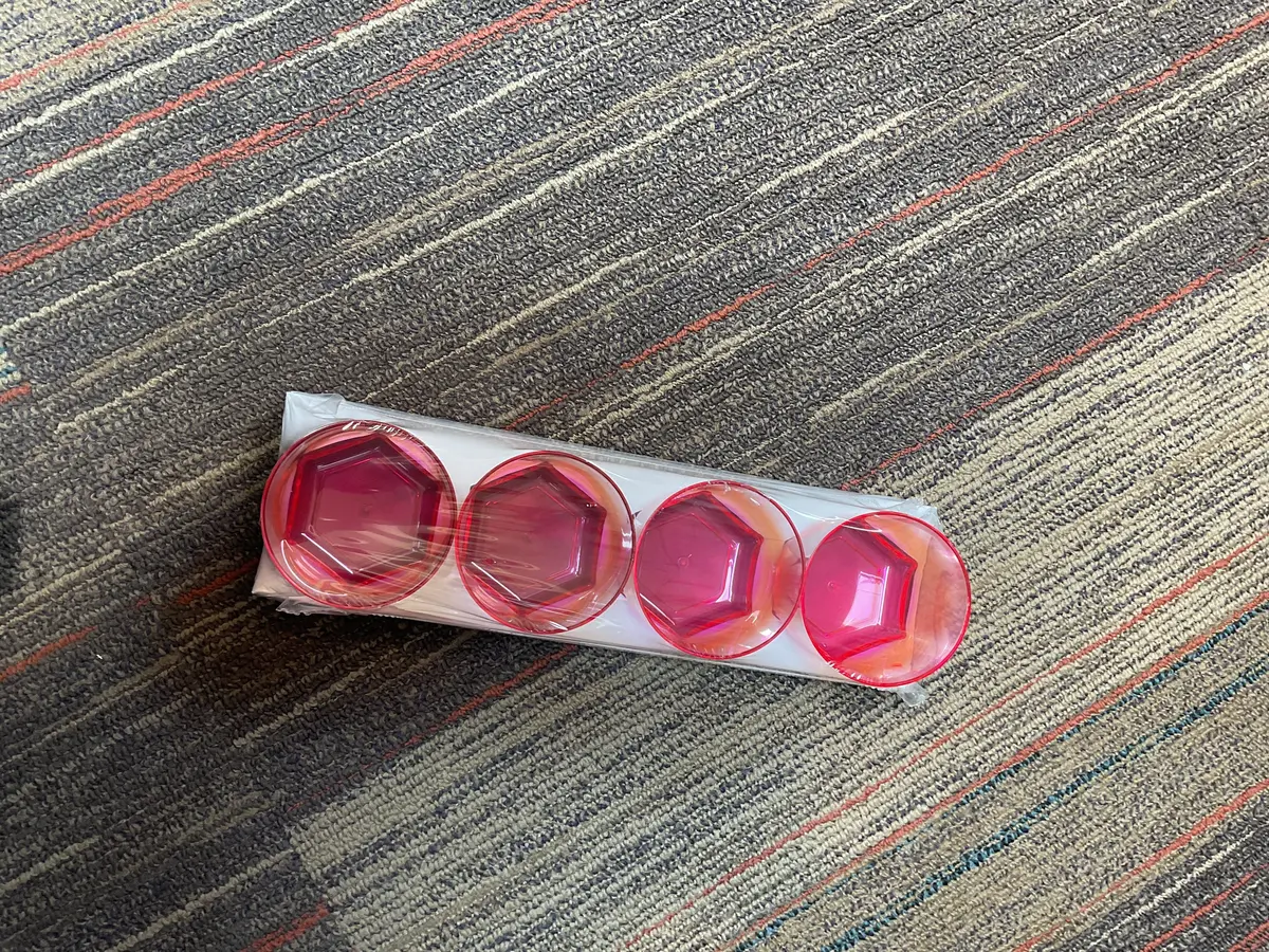 4Pack Plastic Cups 1