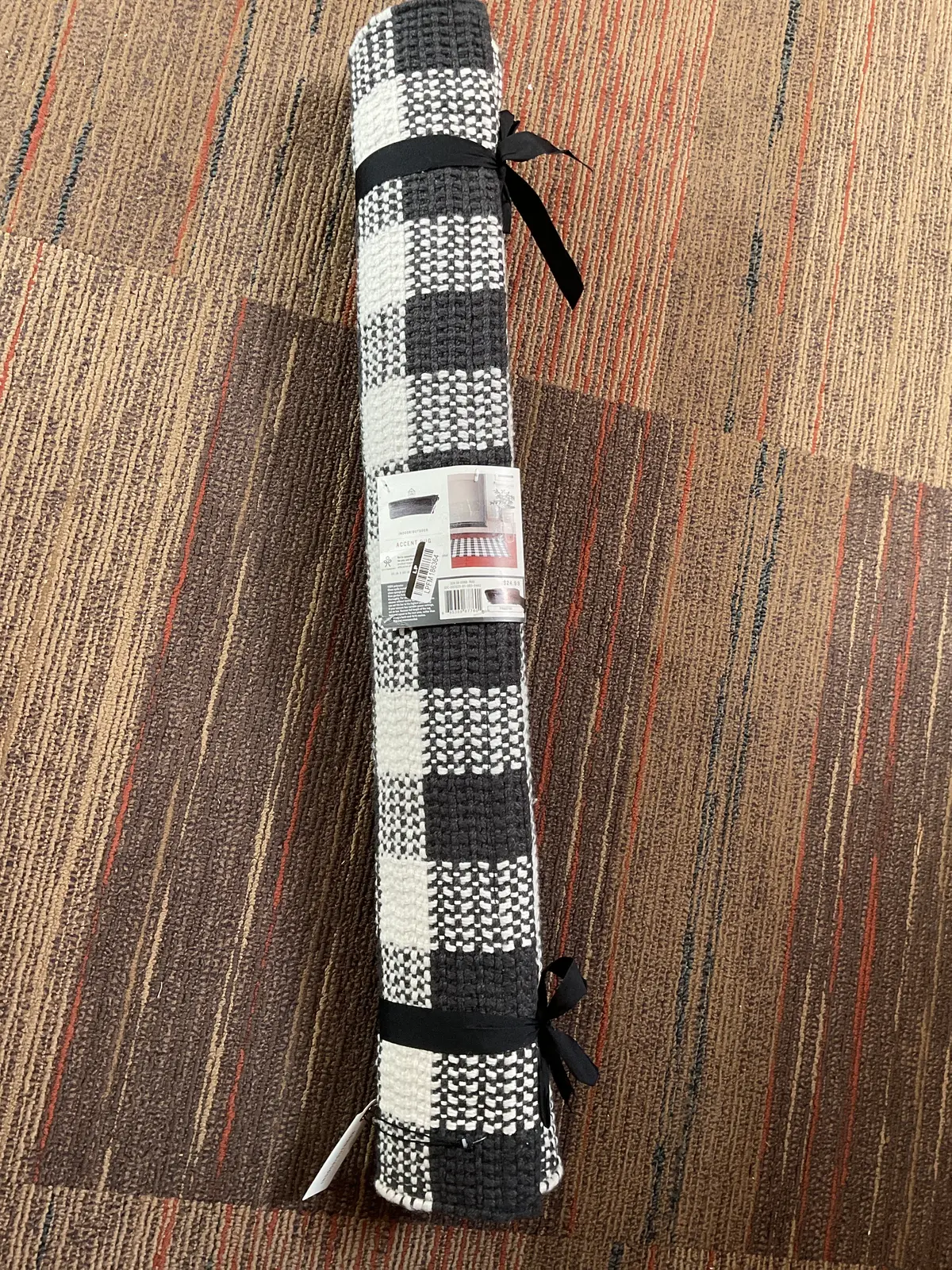 30"X50" Textured Gingham Indoor/Outdoor Woven Accent
Rug Dark Gray/Cream- Wether Resistant 1