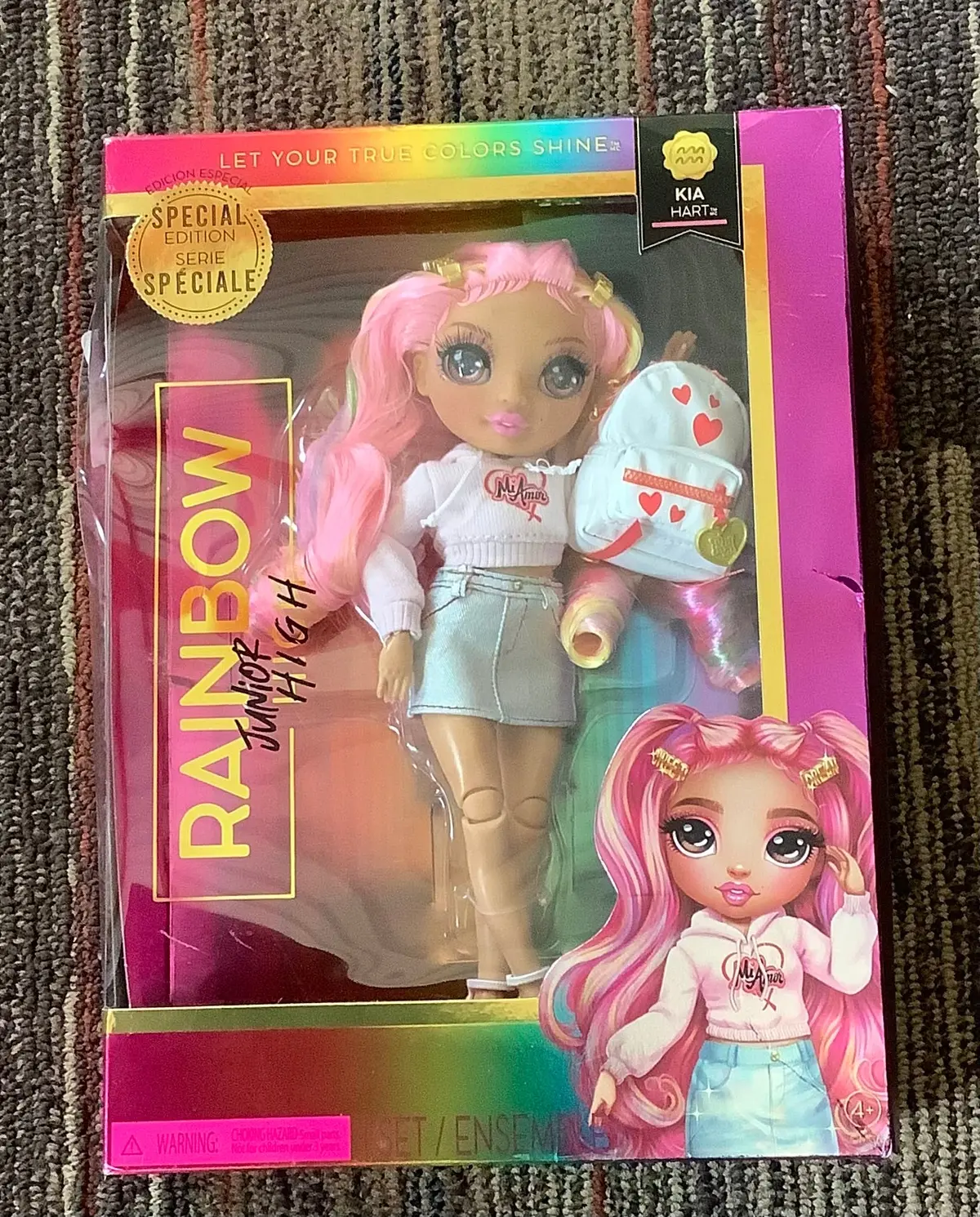Rainbow High Junior High Special Edition - Kia Hart 9"
Posable Fashion Doll 1