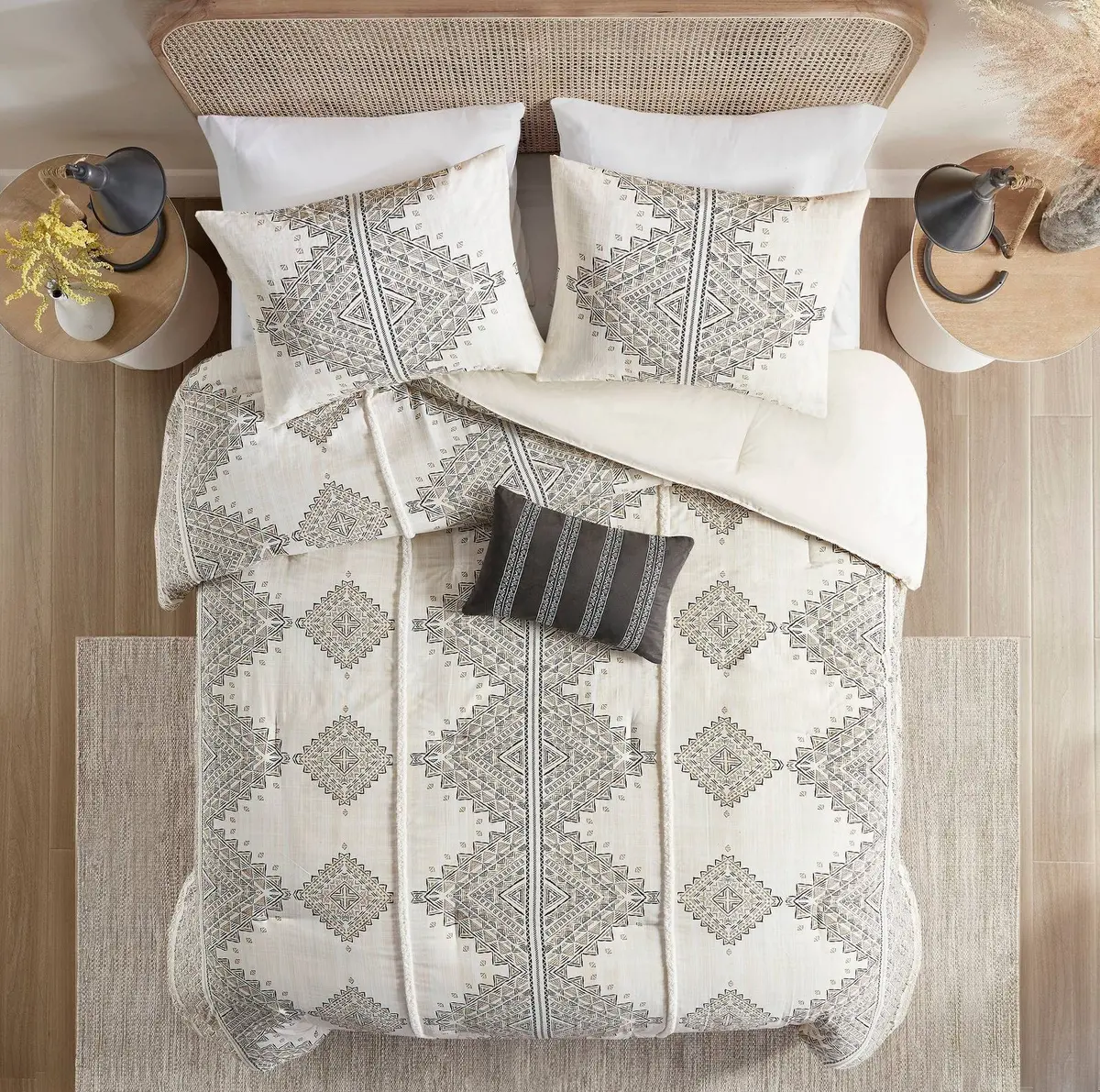 4Pc Full/Queen Tirana Printed Comforter Set With Throw Pillow - Black/Ivory 1