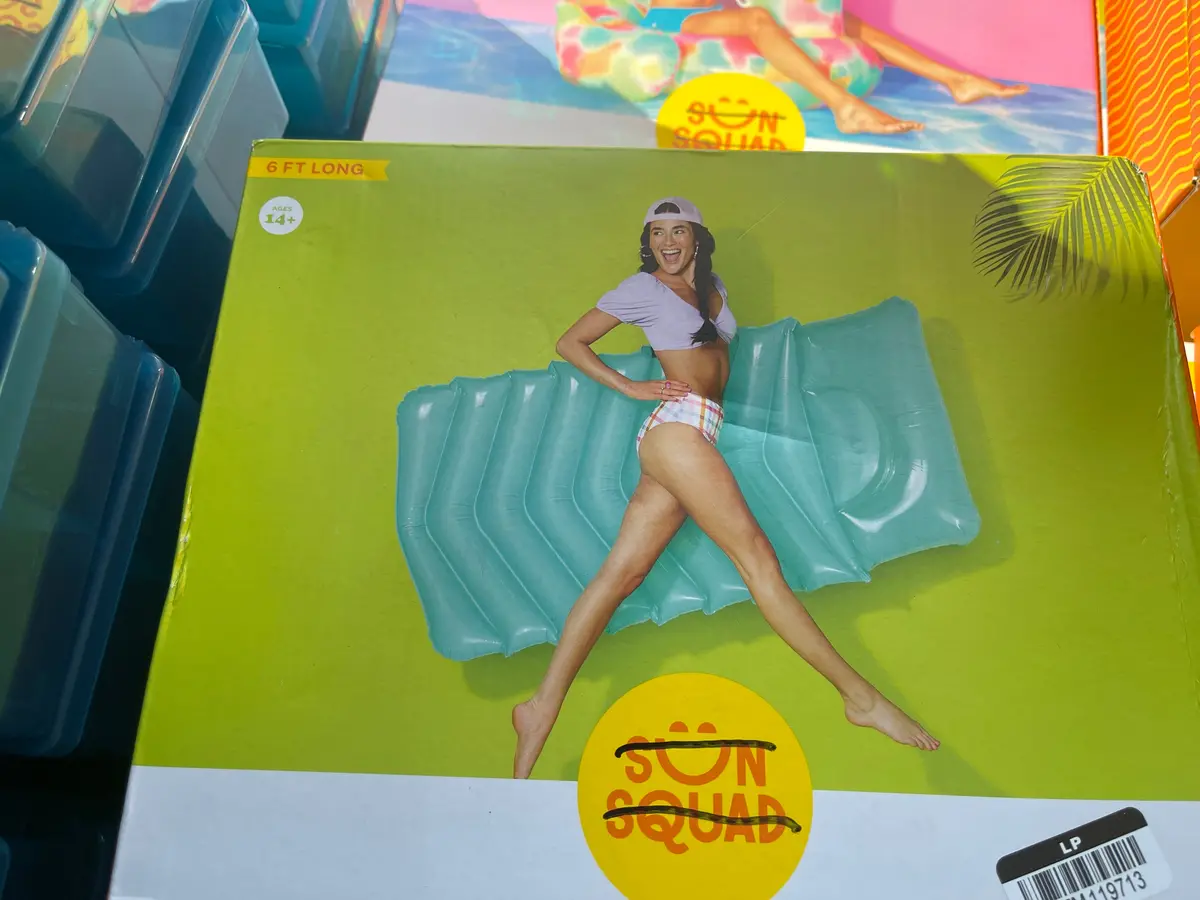 Comfortable Mat Pool Lounger 1