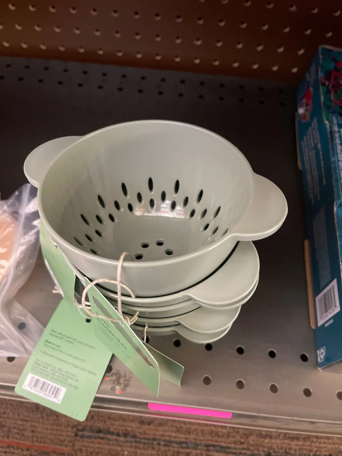 13Oz Plastic Mini Berry Colander Sage Green 1