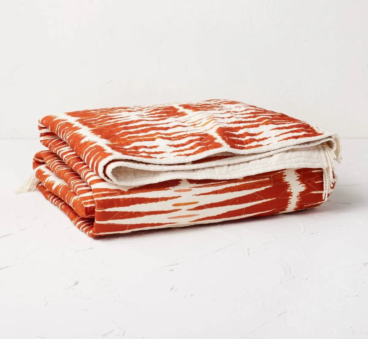 King Printed With Fringe Groove Print Quilt - White/Burnt Orange 1