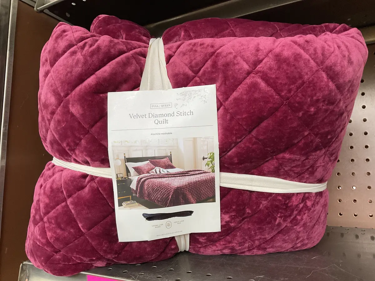 Full/Queen Luxe Diamond Stitch Velvet Quilt Berry Red 1
