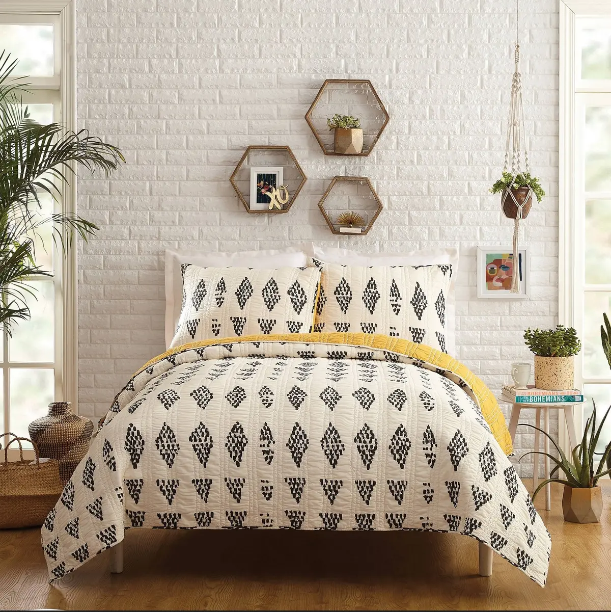3Pc Full/Queen Prosperity Quilt & Sham Set - Black/White 1
