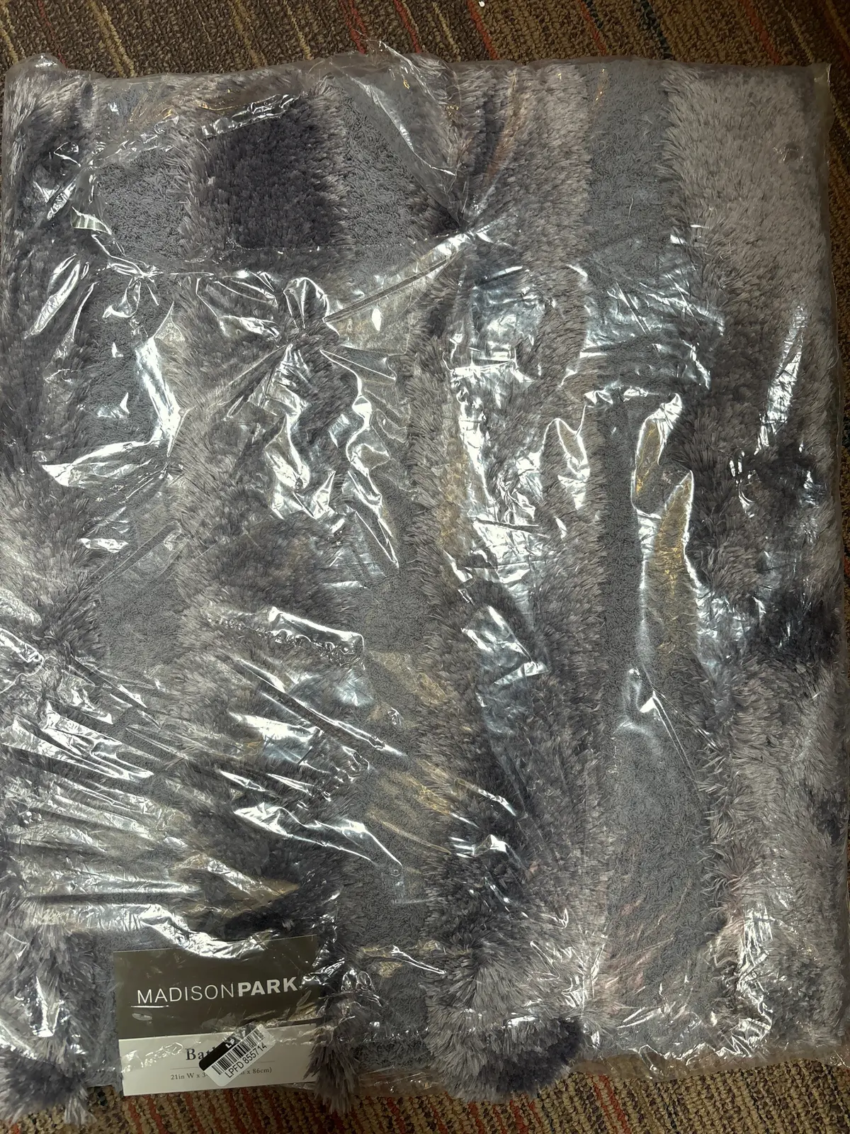 21"X34" Tufted Pearl Channel Solid Bath
Rug Gray 1