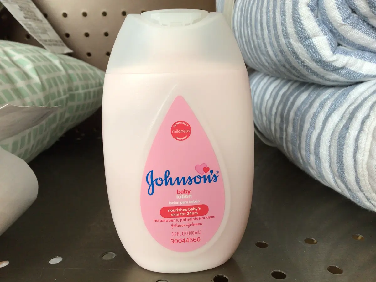 Johnson’S Moisturizing Mild Pink Baby Lotion, Coconut Oil For Delicate Skin, Hypoallergenic- 3.4 Fl Oz 1