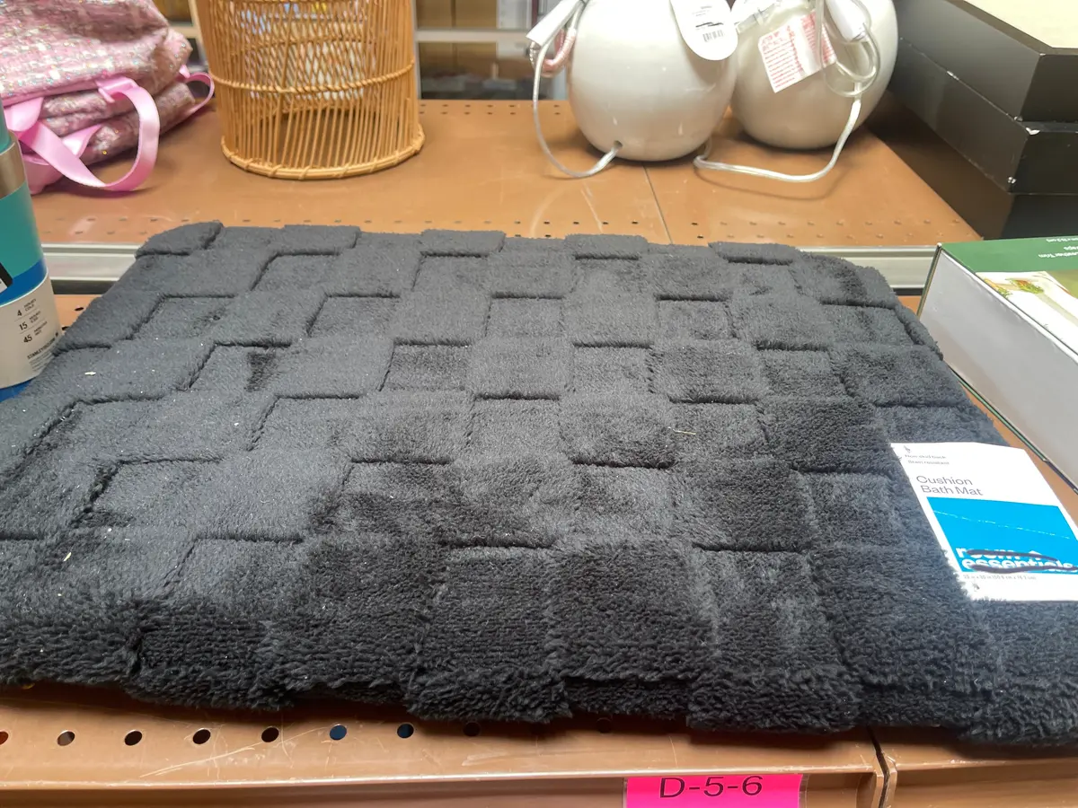 20"X30" Everyday Checked Cushion Bath Rug
Black 1