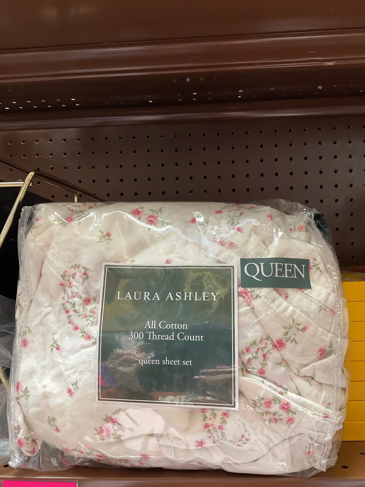 Bristol Paisley Sheet Set (Queen) Pink 300 Thread Count -
Laura Ashley 1