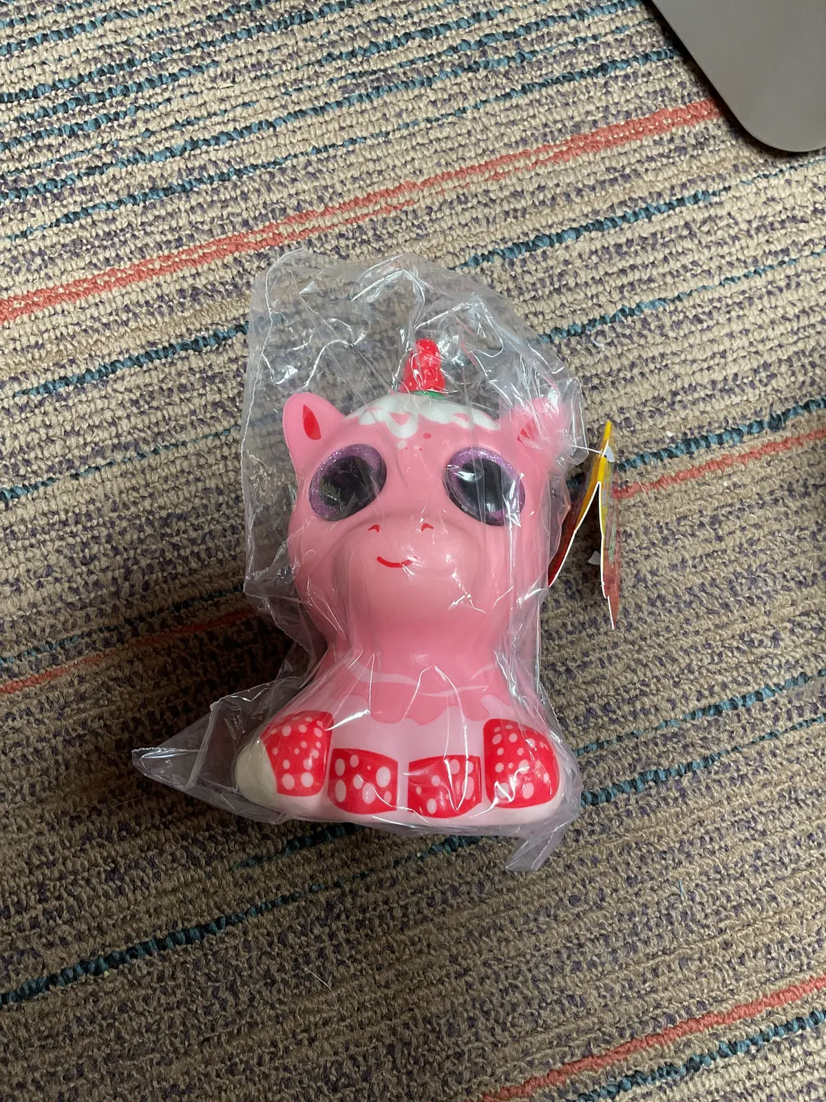 Grin Studios Amazing Squishee! Yummy Foodies Collection- Strawberry Unicorn 1