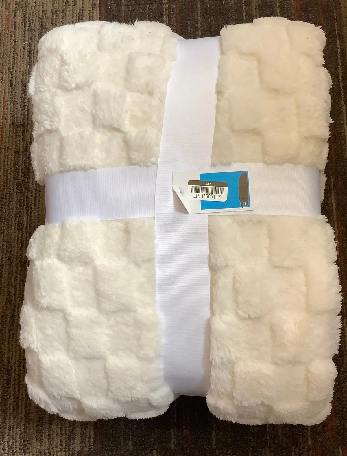 Full/Queen Checkered Faux Shearling Plush Blanket Ivory 1