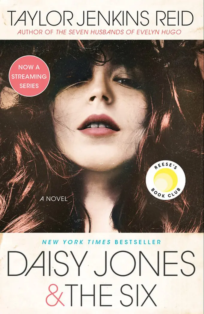 Daisy Jones & The Six By Taylor Jenkins Reid - By Taylor Jenkins Reid (Paperback) 1