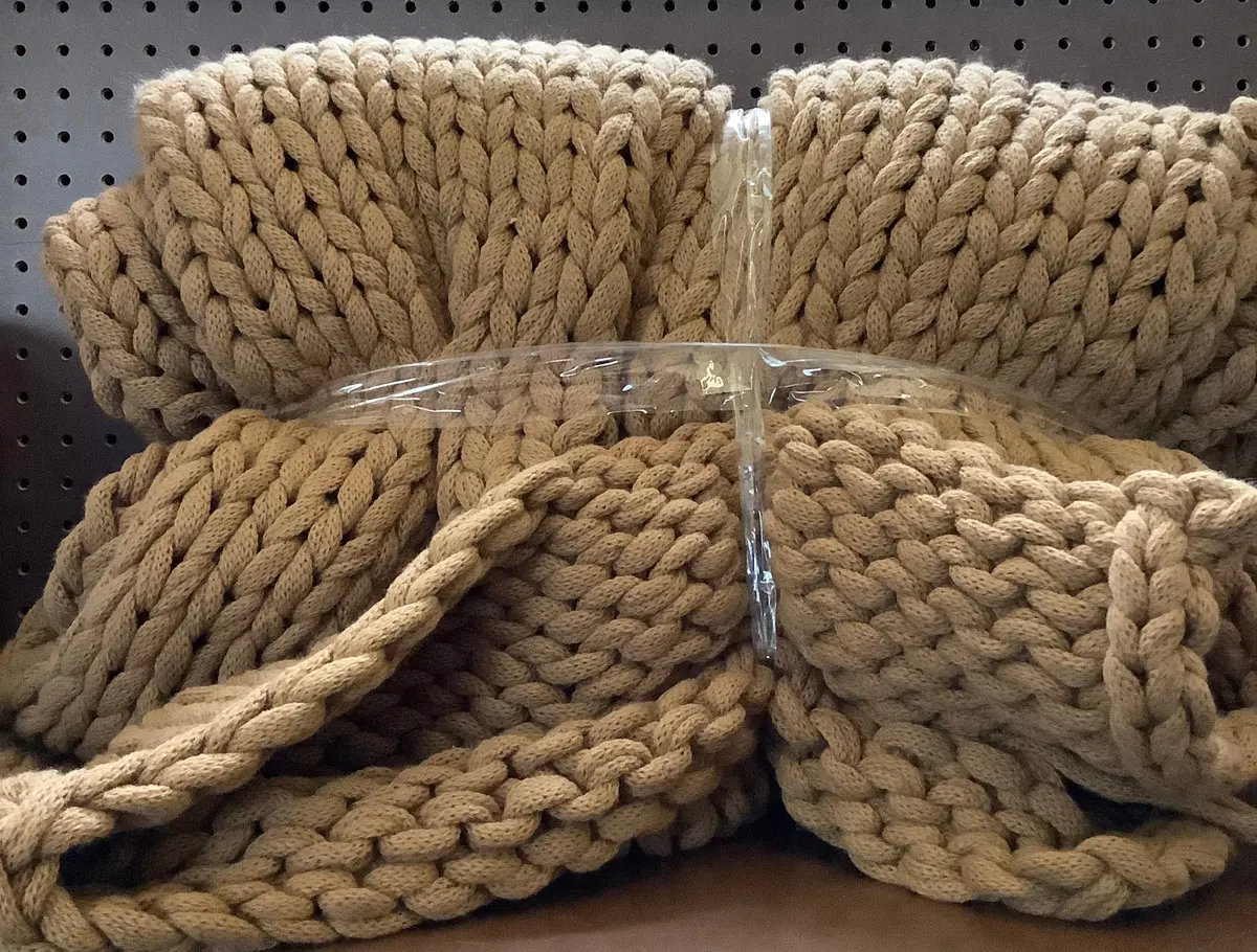 No Packaging See Picture. As Is!! 50"X70" Oversized Solid Bed Throw Warm Brown 1