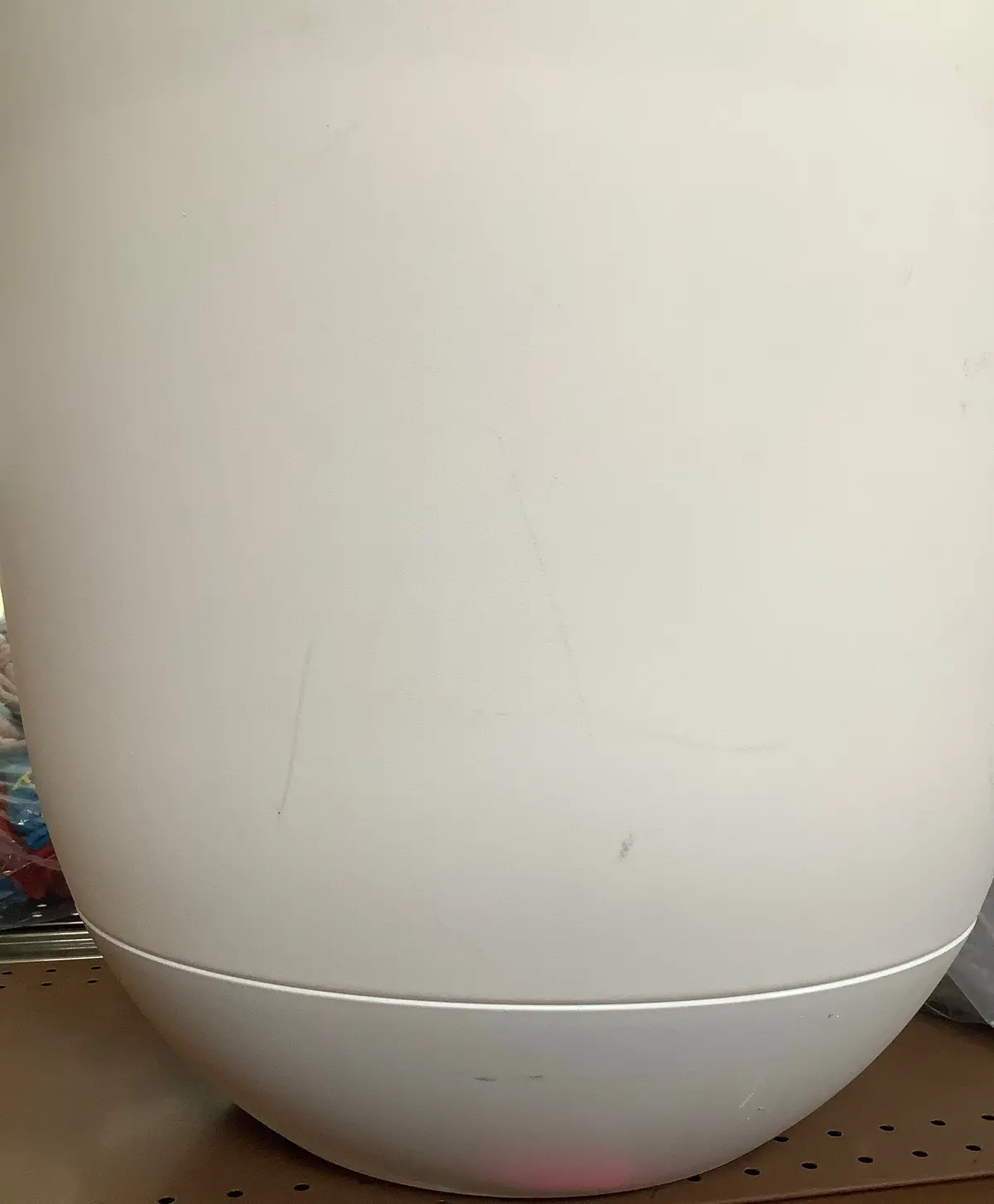 Few Scuffs See Pictures!! Self-Watering Plastic Indoor Outdoor Planter Pot White
20"X20" 1
