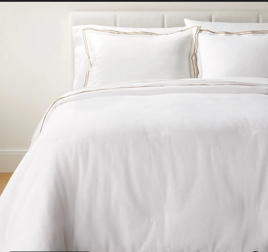 Full/Queen Double Flange Merrow Stitch Comforter & Sham Set White/Camel 1