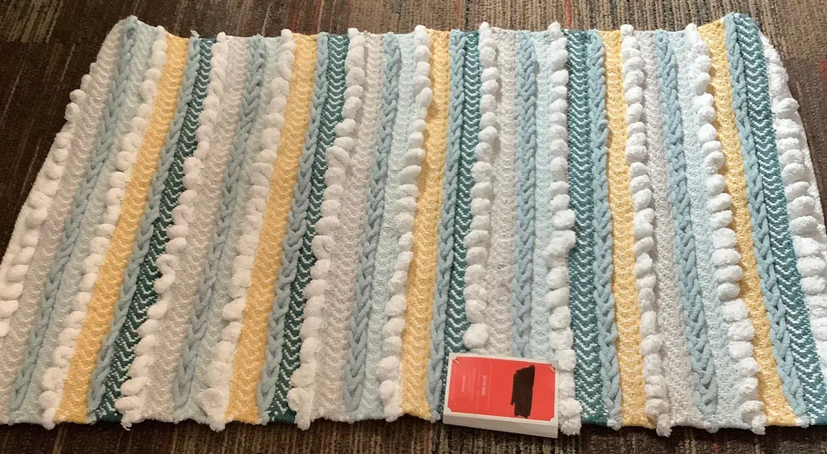 20"X32" Textured Bath Rug Aqua 1