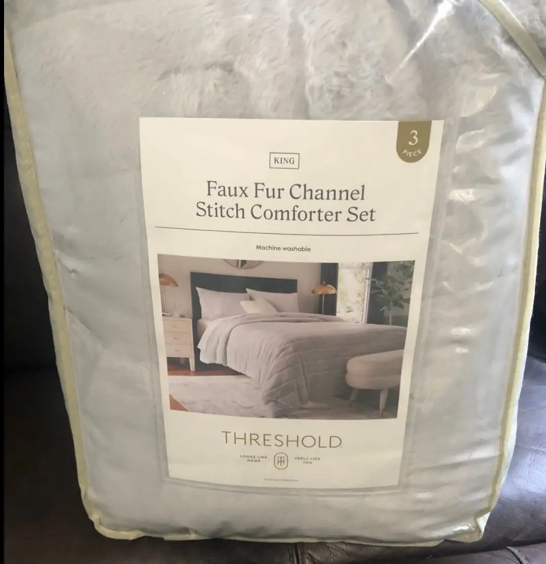 Faux Fur Channel Stich Comforter Set. 1