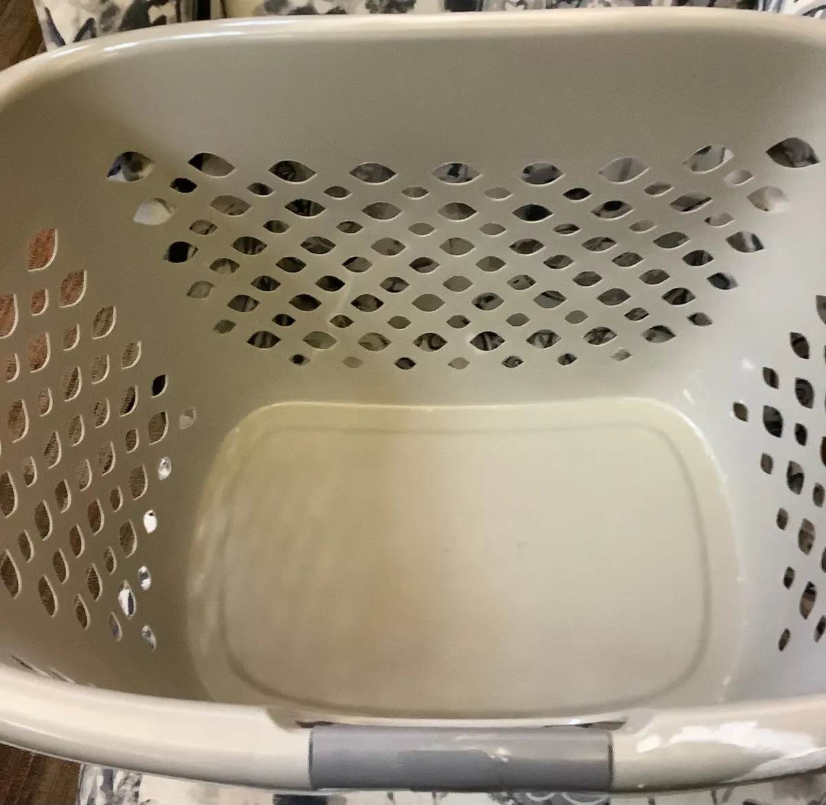 Few Scuffs!!! Bushel Hip Grip Plastic Laundry Basket, Gray 1
