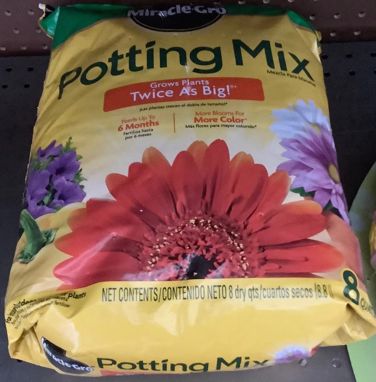 Miracle-Gro Premium Potting Mix 8Qt 1