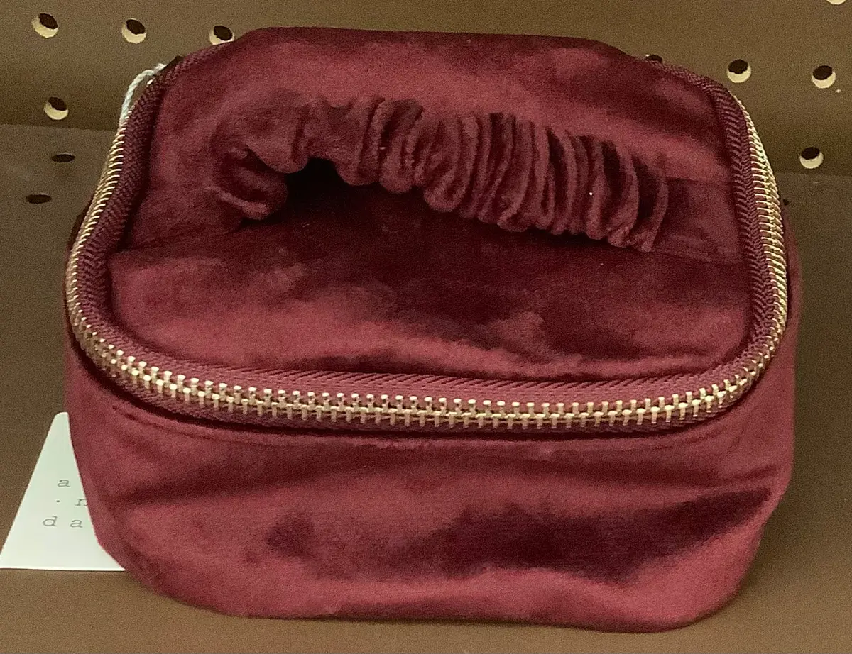 Cube Zipper Organizer. Maroon 1
