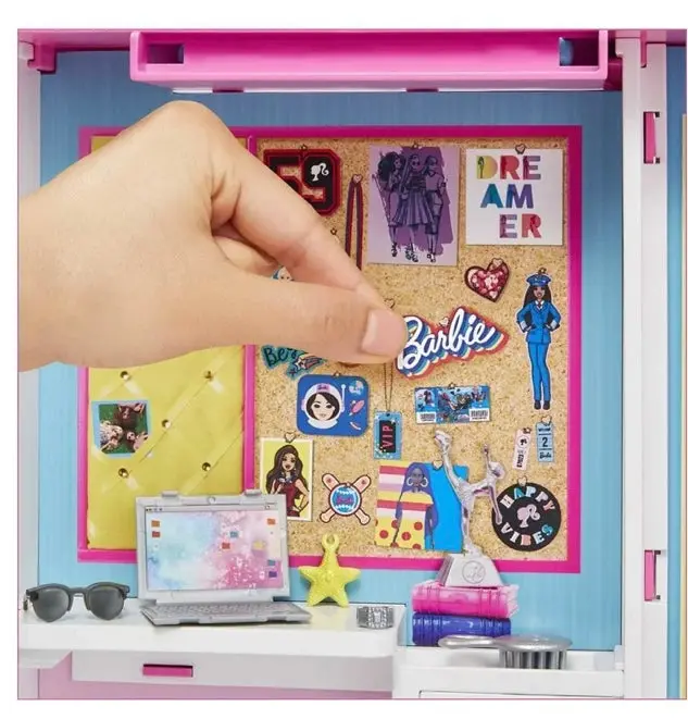 Barbie Dream Closet Playset With 30+ Clothes And Accessories, Mirror And Desk 1