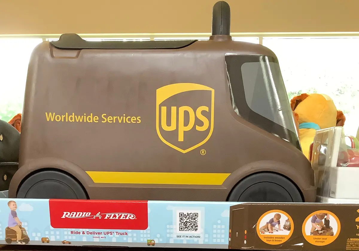 Radio Flyer Ups Delivery Truck Ride-On 1