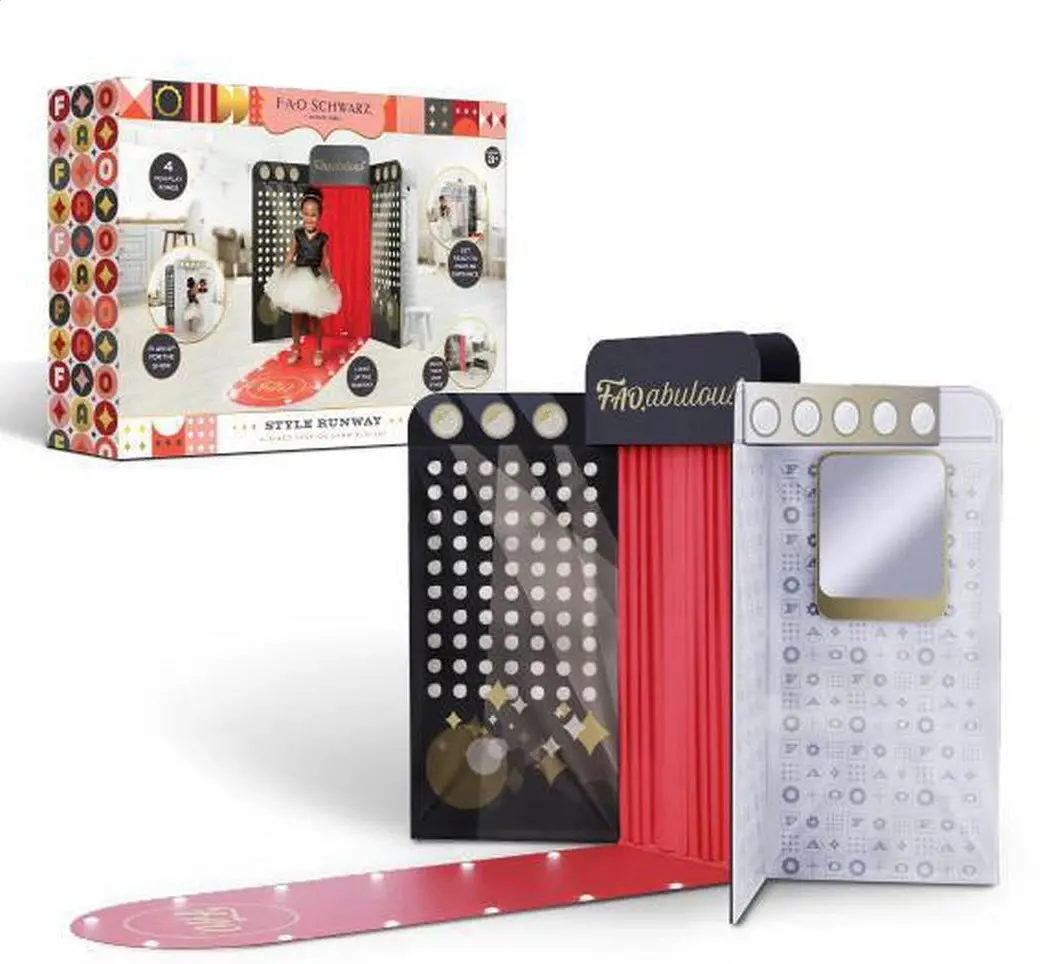 Style Runway 4-Sided Fashion Show Playset 1