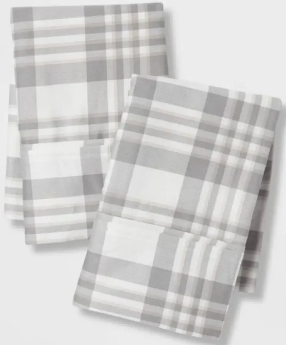 Thresrold Performance 2 King Plaid Twill Gray
Printed Pillowcase Set 1