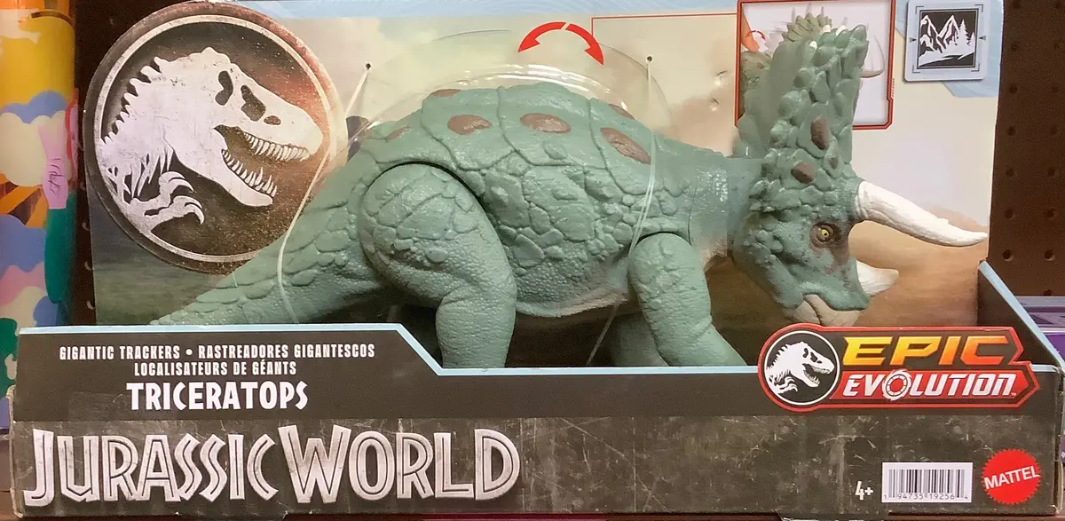 Jurassic World Triceratops Gigantic Trackers Action Figure 1