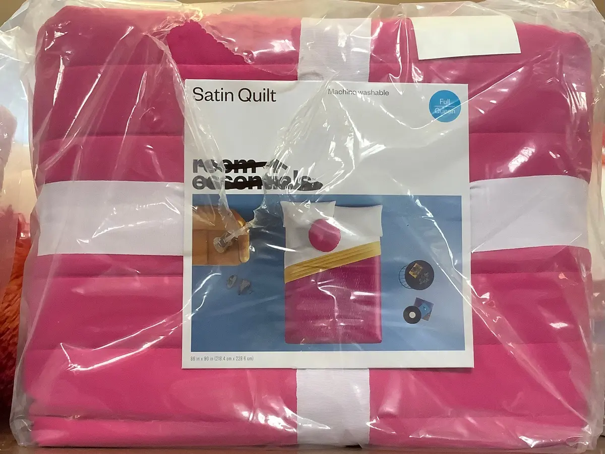 Full/Queen Satin Quilt Pink 1