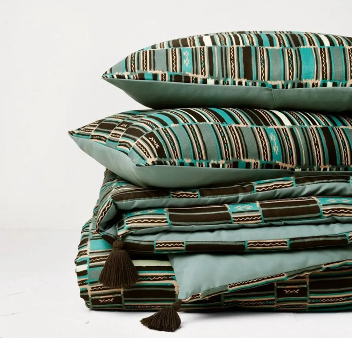 Full/Queen Jungalow Sun In The Water Comforter & Sham Set Teal 1