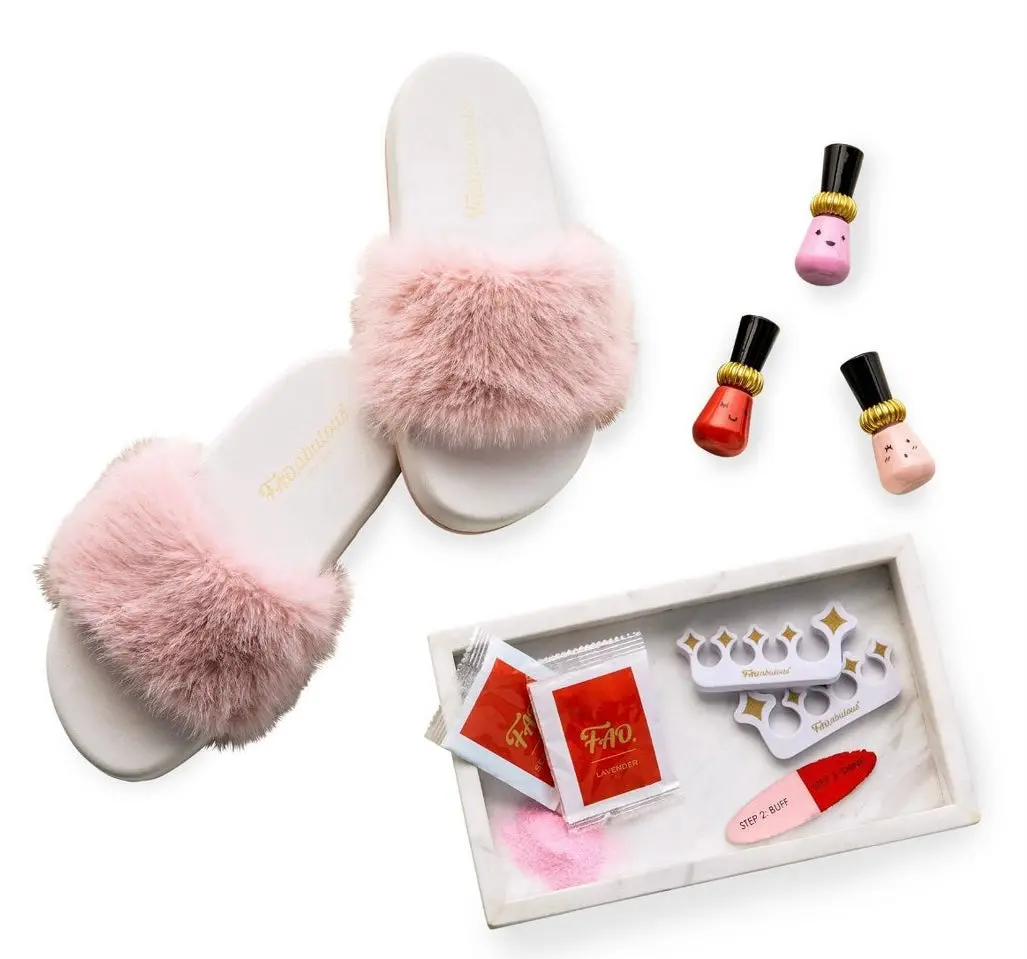 Fao Schwarz Slippers Pedicure Gift Set 1