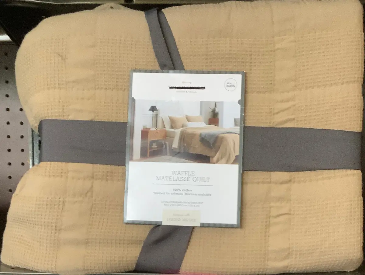 Full/Queen Waffle Matelasse Quilt Camel 1
