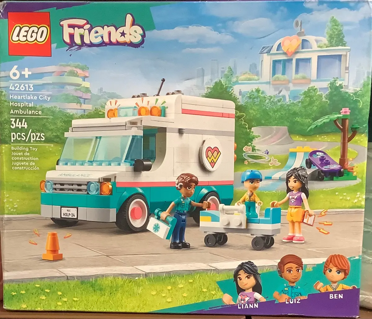 Lego Friends Heartlake City Hospital Ambulance 1