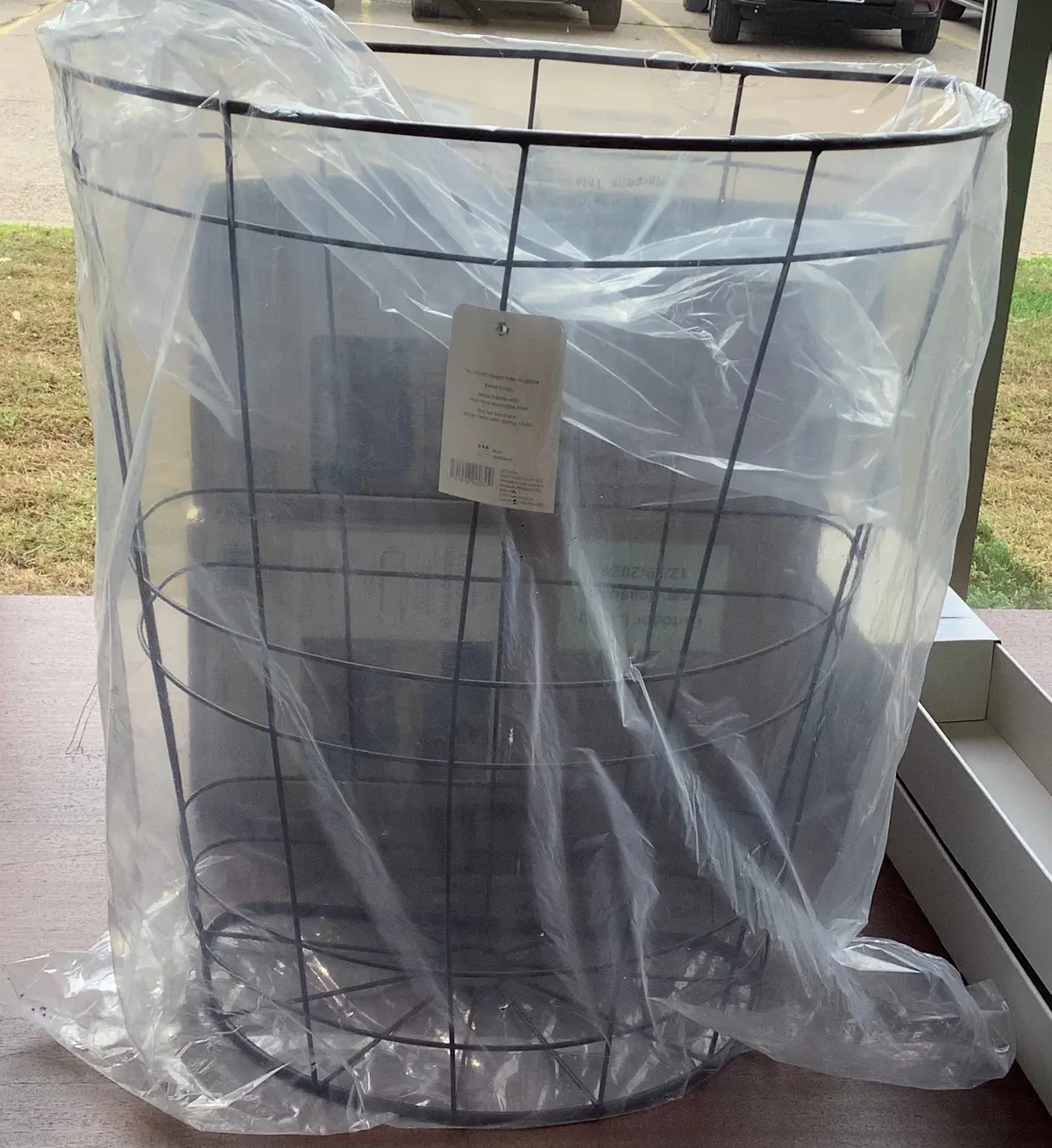 Black Half Circle Wire Hamper 1