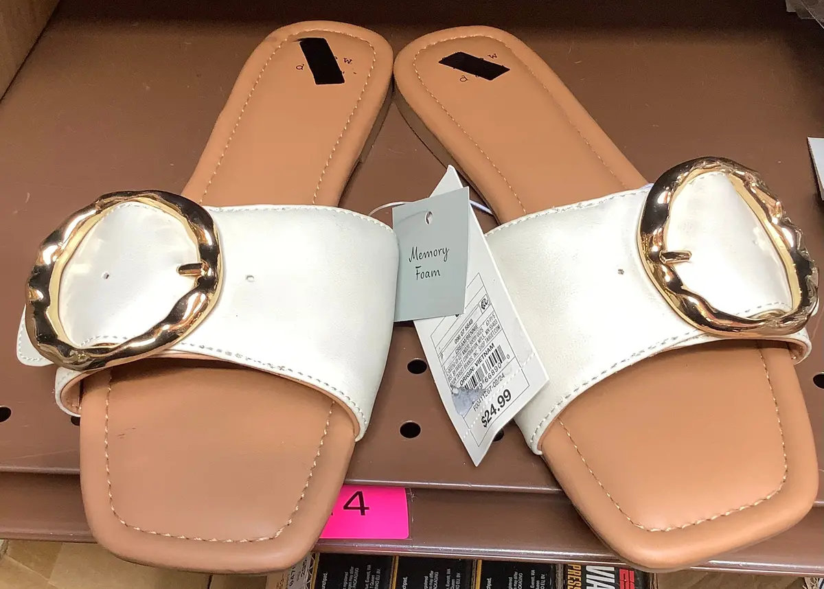 Women’S Size 8 White Sandals 1