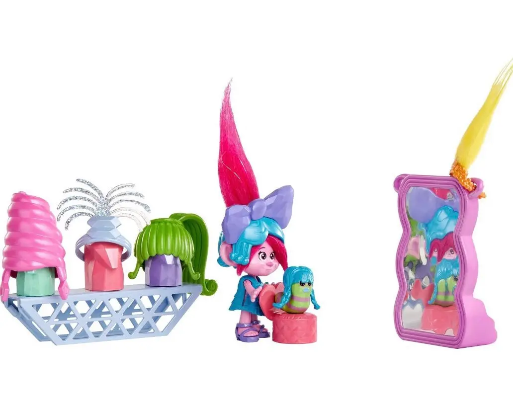 Trolls Band Together Hairageous Wardrobe
Queen Poppy Small Doll & Accessories Playset 1