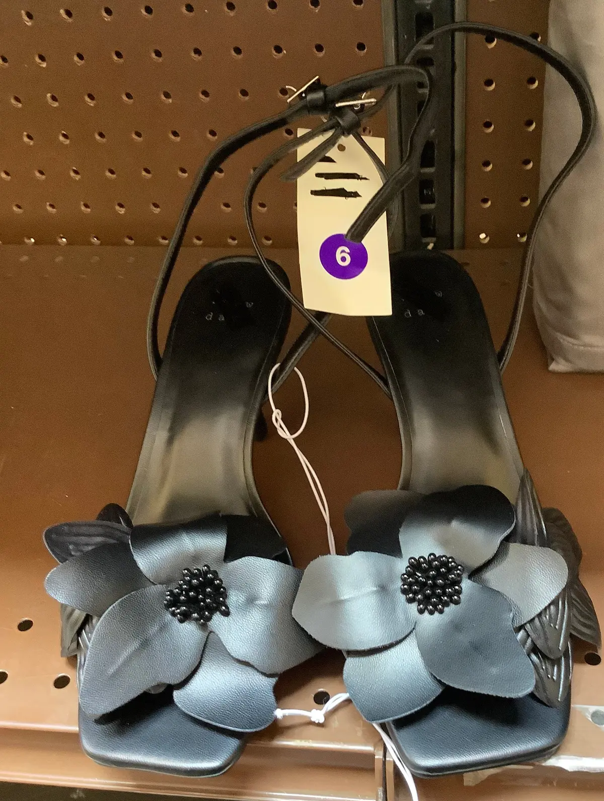 Women’S Size 6 Black Flower Heels 1