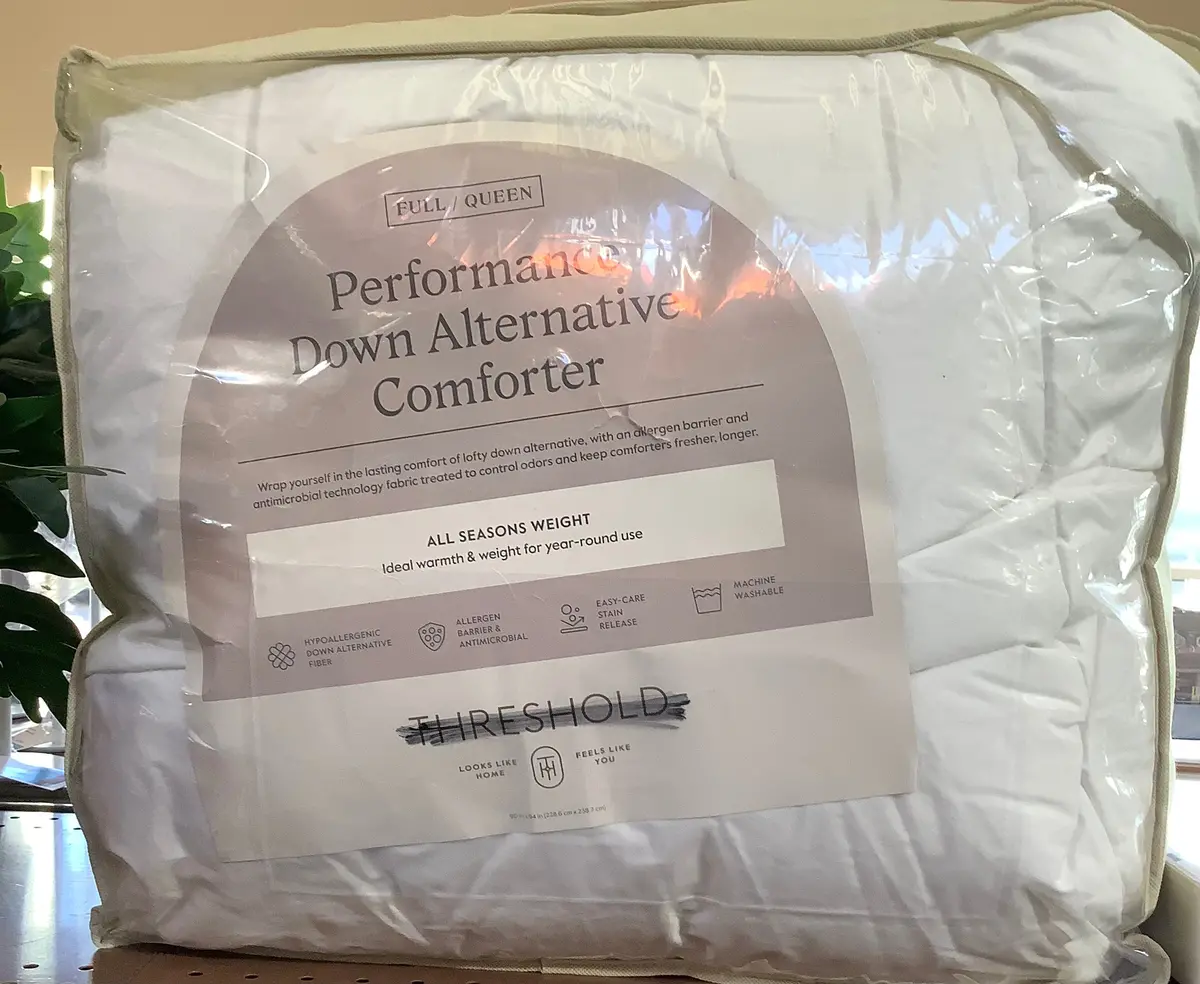 Full/Queen All Seasons Performance Down Alternative
Comforter 1